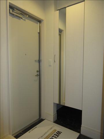 玄関　玄関スペースには大きなシューズボックス