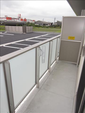 バルコニー　日が入る明るいベランダです。