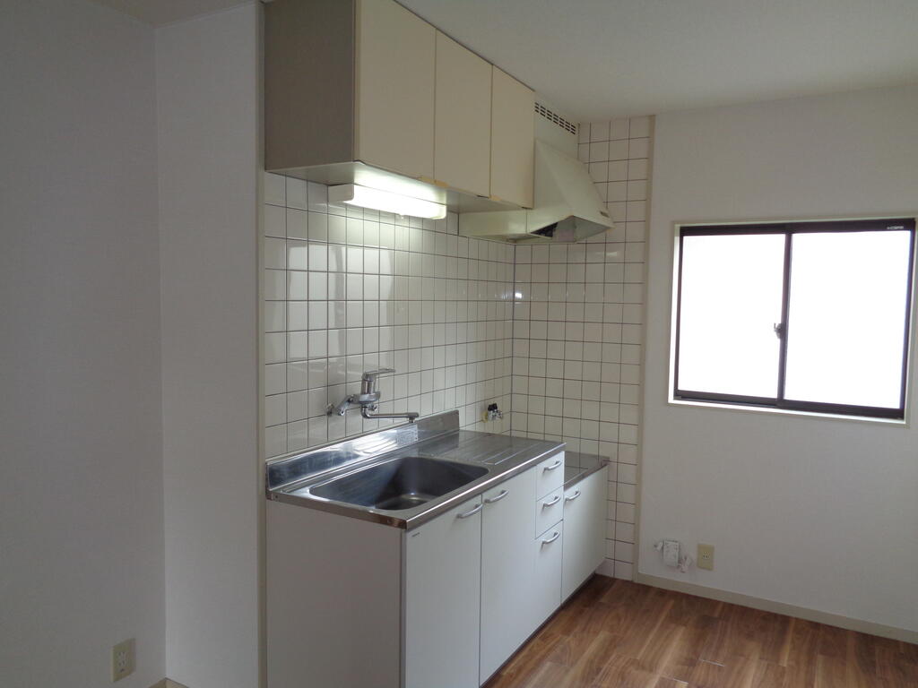 キッチン　上下に収納スペースのあるキッチン