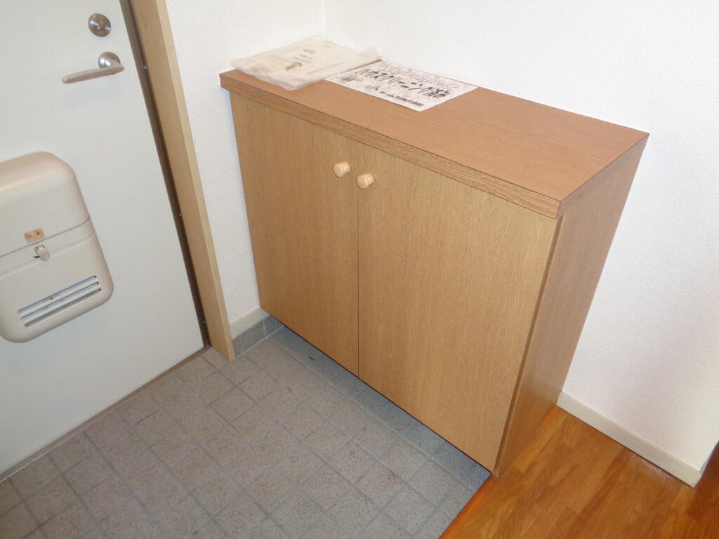 玄関　下駄箱付きで玄関スッキリ