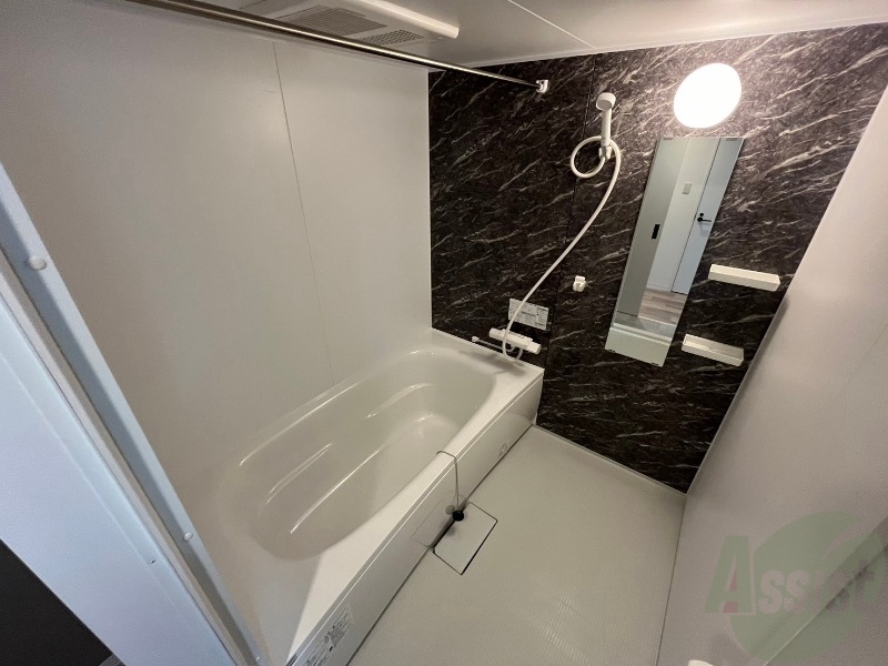 バス・シャワールーム　お風呂になります。一日の疲れを癒してくださいね。