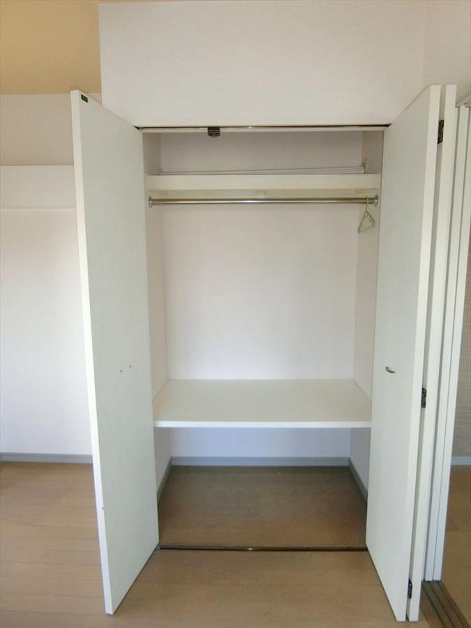 収納　同じ間取りの別部屋の写真になります。