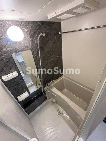 バス・シャワールーム　落ち着いた空間のお風呂です