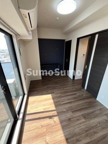 その他部屋・スペース　落ち着いた色調の寝室です