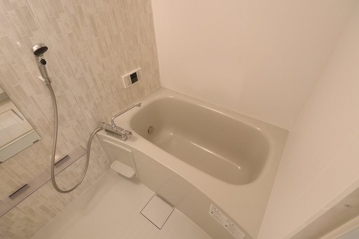 バス・シャワールーム　清潔感のある浴室