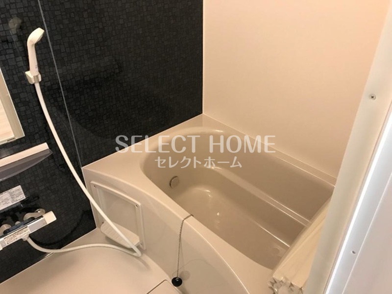 バス・シャワールーム　コンパクトで使いやすいお風呂です