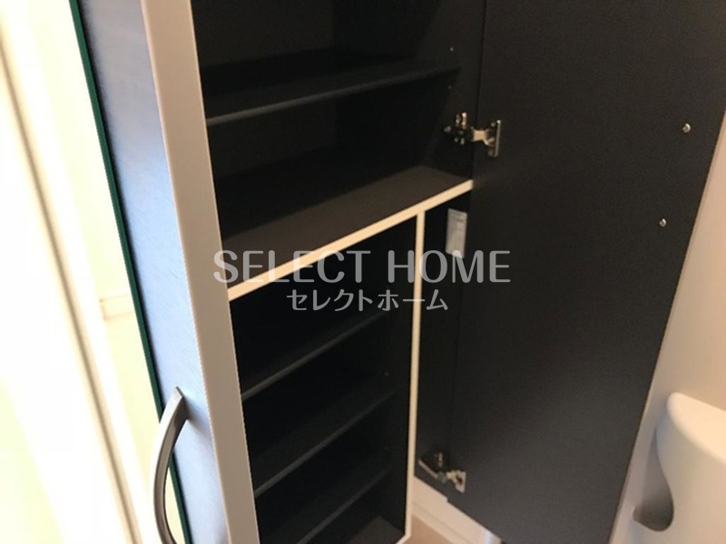 玄関　収納もある玄関です