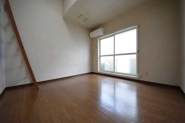 居室・リビング　6帖の洋室