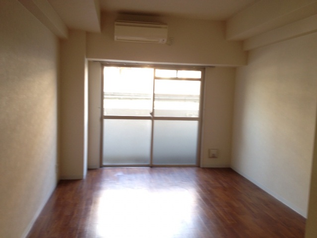 居室・リビング　同物件別号室