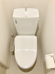 トイレ　明るい洗面所です