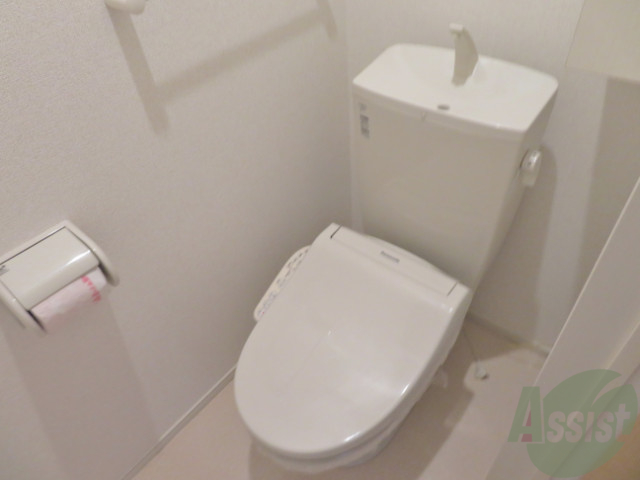 トイレ　ウォシュレット付きのトイレです。シャワートイレは便利ですね