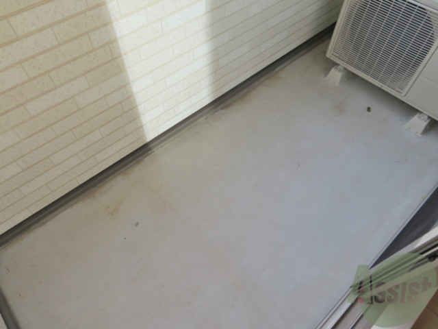 バルコニー　バルコニーは幅があり、広い印象を受けました。