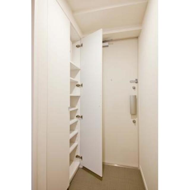 玄関　※写真は同タイプ住戸です。