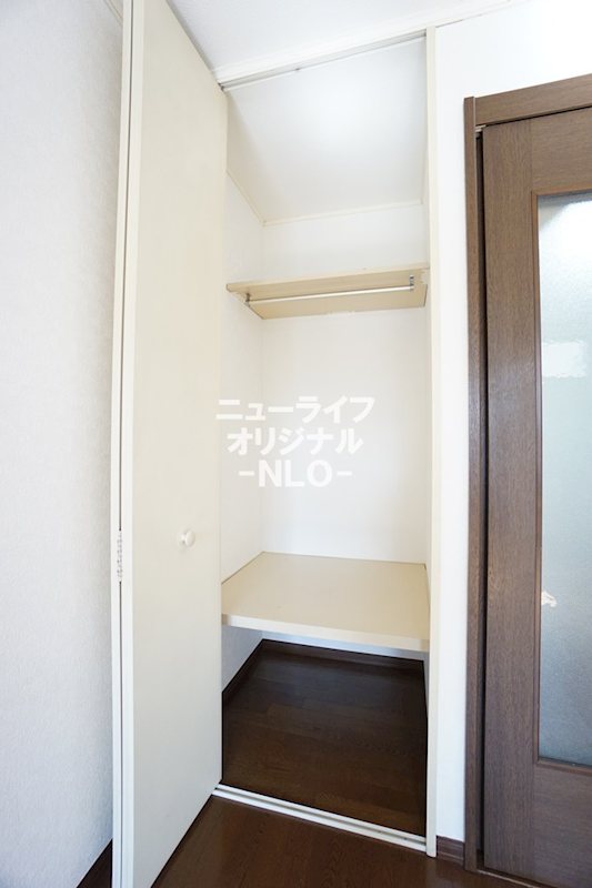 収納　ハンガーパイプ付きなのでお洋服もシワにならずに収納できます。