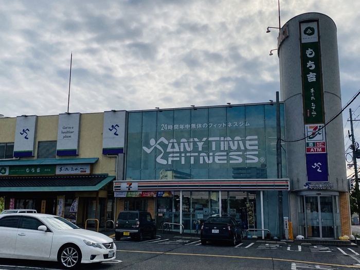 コンビニ　セブンイレブン（コンビニ）まで650m