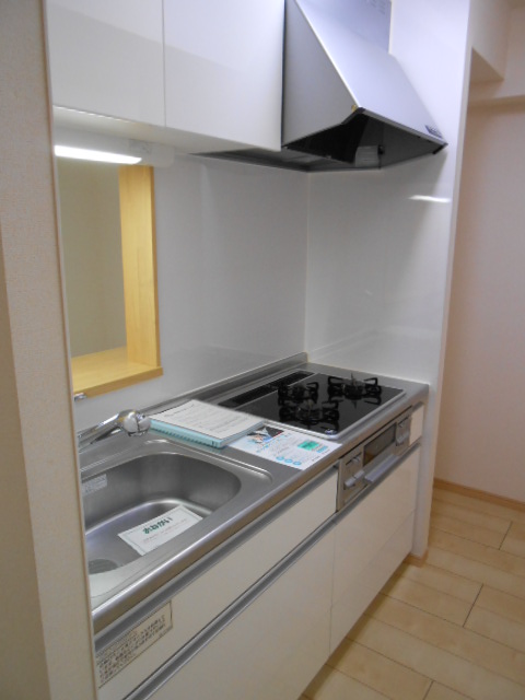 キッチン　対面キッチン・システムキッチン（３口コンロ・グリル付）