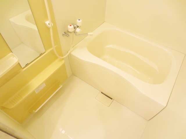 バス・シャワールーム　別号室の参考写真です。