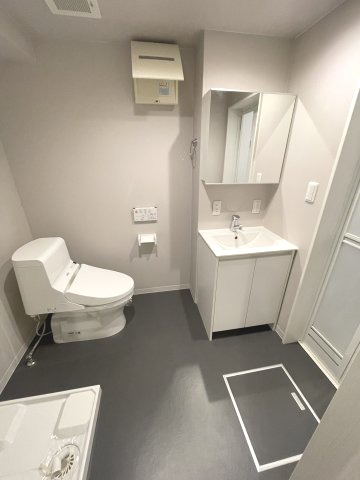 洗面設備　ゆったりとスペースのある洗面所