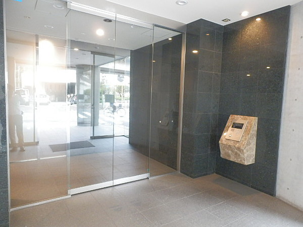 ロビー　オートロック