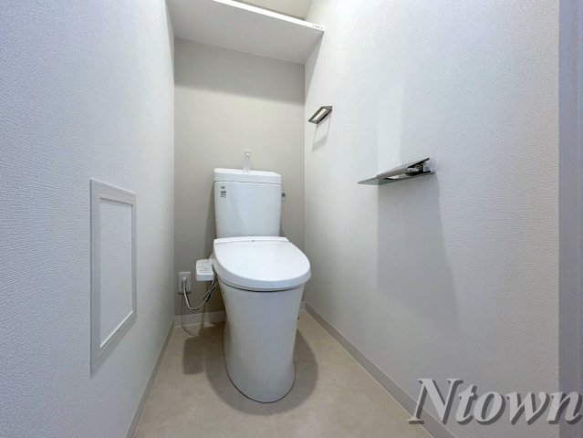 トイレ　落ち着いた色調のトイレです