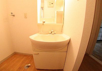 洗面設備　脱衣スペースもあります