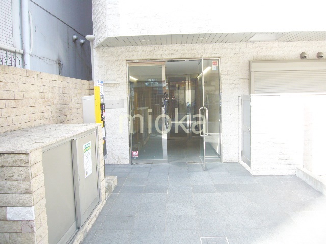 エントランス　ゆとりのあるエントランスです