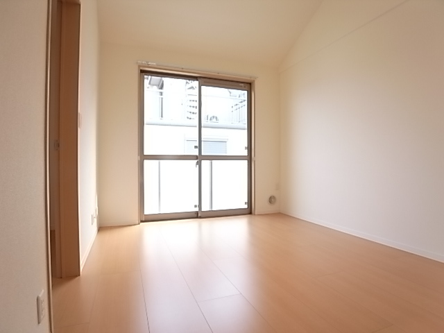 居室・リビング　ＬＤＫ（天井は解放感のある吹き抜け）