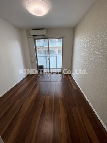 居室・リビング　こちらの居間で趣味の時間をお楽しみください