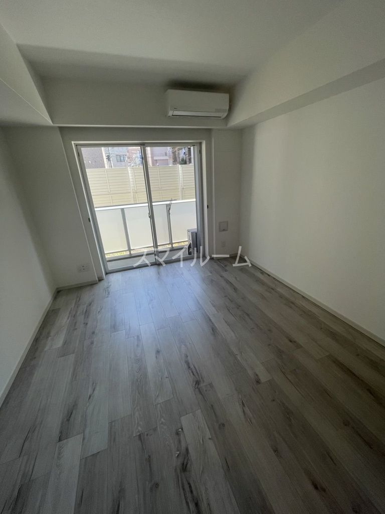 居室・リビング　※別部屋参考写真です。