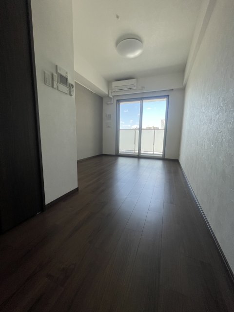 居室・リビング　同物件別号室のものです。