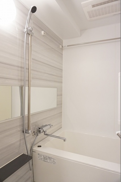 バス・シャワールーム　（９０５号室の写真）