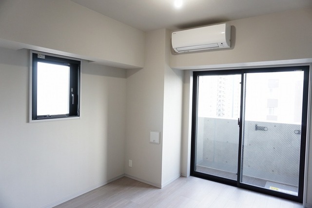 居室・リビング　（９０５号室の写真）