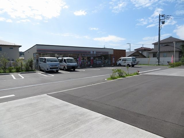 コンビニ　セブンイレブン（コンビニ）まで650m