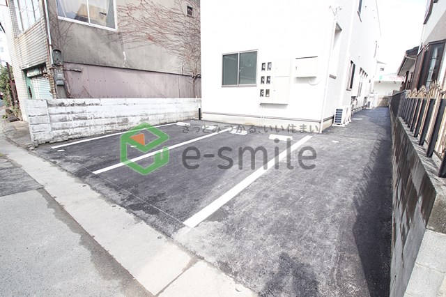 駐車場　車をお持ちの方に嬉しい駐車場付きの物件です