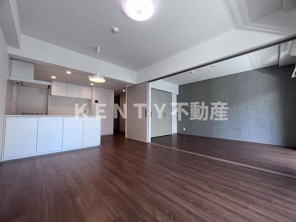 居室・リビング　こちらのリビングで趣味の時間をお楽しみください