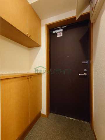 玄関　※参考写真です。似た間取りの別部屋になります。