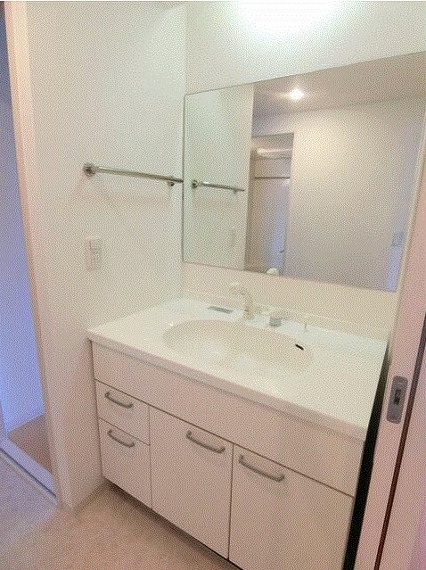 洗面設備　別のお部屋の写真です。