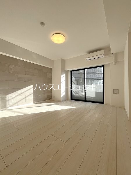 居室・リビング　13.8帖の明るいリビングです※参考画像