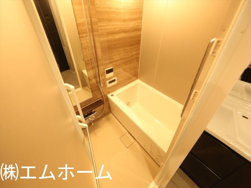 バス・シャワールーム　浴室暖房乾燥機付　追い焚き・オートバス機能付お風呂