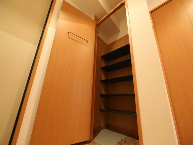 玄関　玄関　シューズボックス付（収納充実してます）