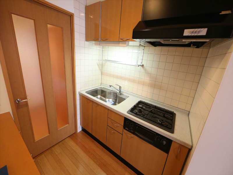 キッチン　システムキッチン（ガス3口コンログリル付）