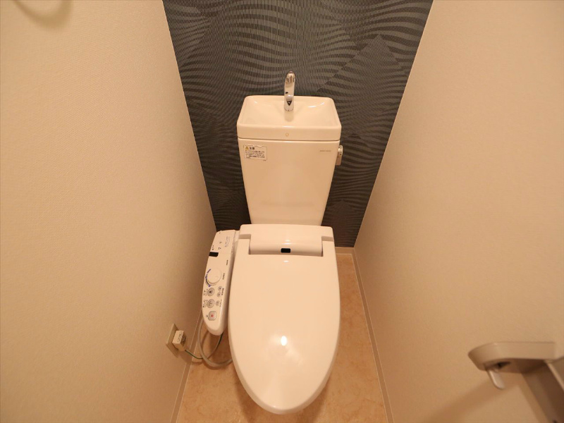 トイレ　温水洗浄暖房便座付トイレ