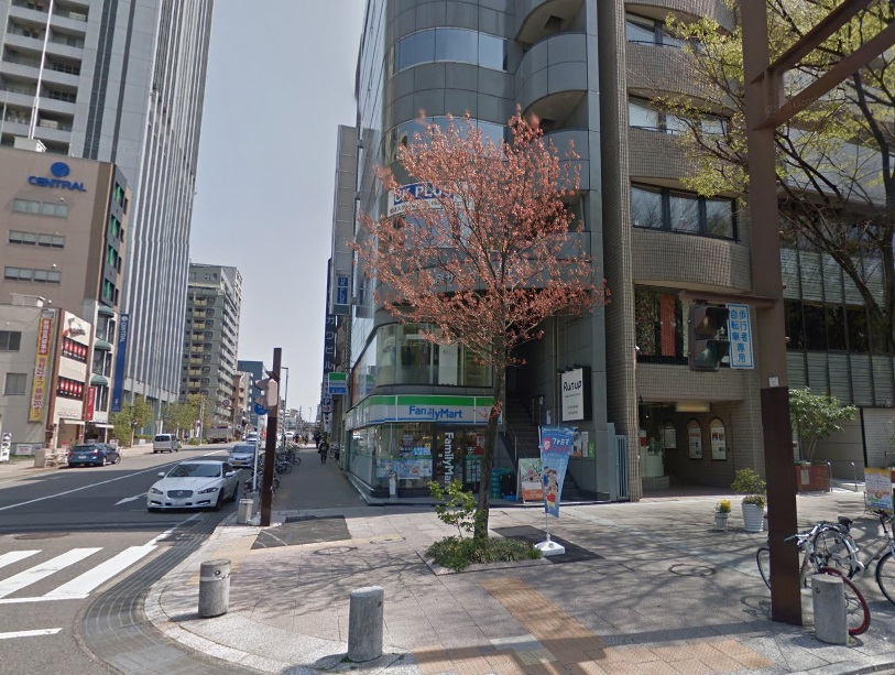 コンビニ　ファミリーマート 泉一丁目店（コンビニ）（コンビニ）まで53m