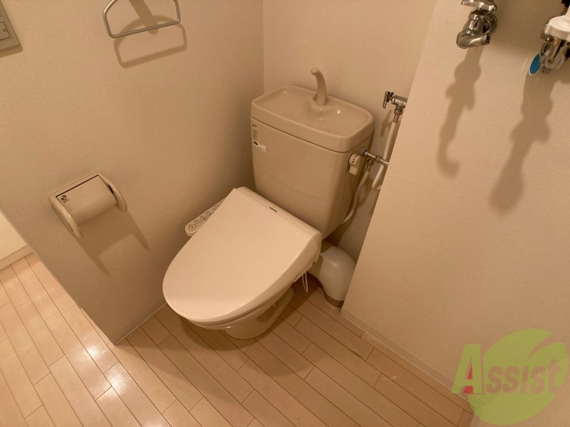 トイレ　ウォシュレット付きのトイレです。シャワートイレは日本の宝。