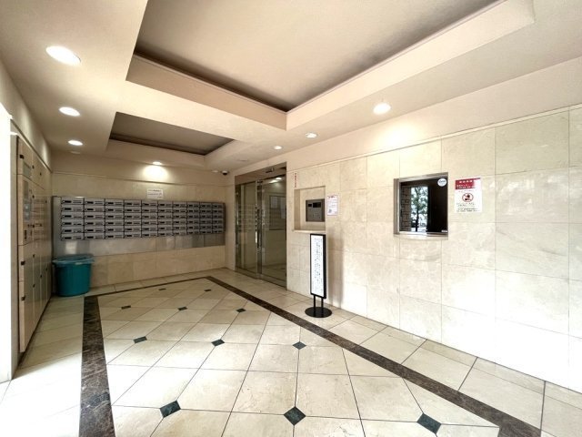 エントランス　ゆとりのあるエントランスです