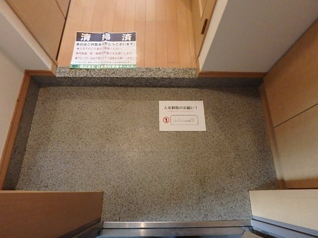 玄関　収納もある玄関です