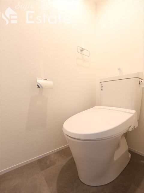 トイレ　温水洗浄便座付きトイレ