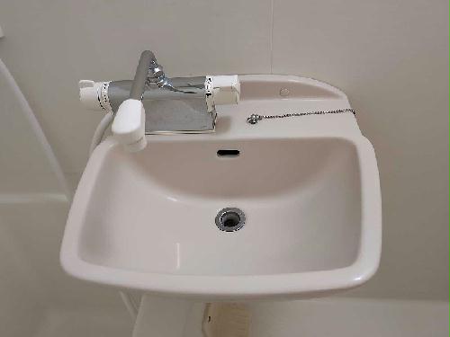 洗面設備　仕様・設備は現況と異なる場合があります。現況優先。