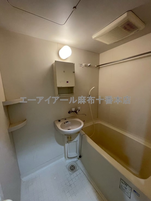 バス・シャワールーム