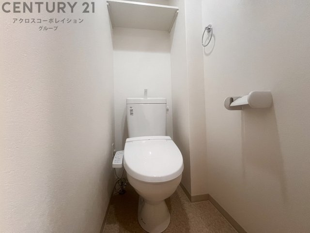 トイレ　温水洗浄便座付きのトイレです♪